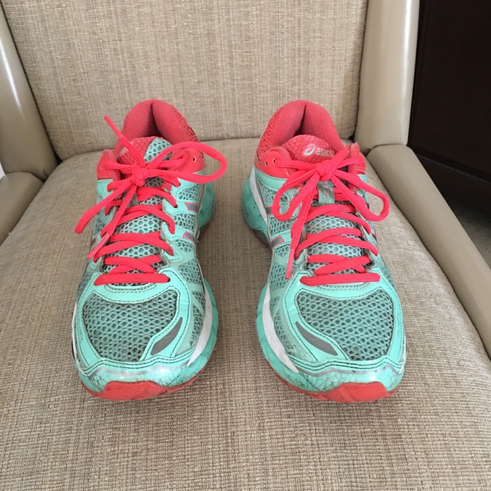 Women’s ASICS - Picture 2 of 2
